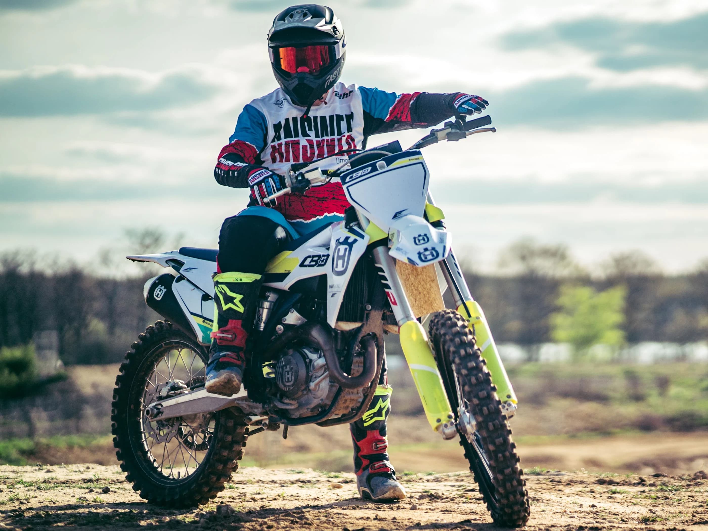 Electric Mountain Bikes — Umbra Electric